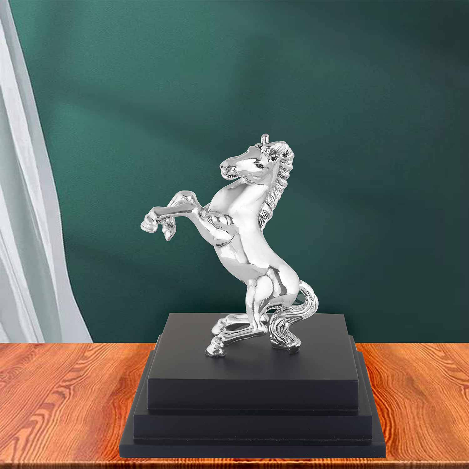 silver-horse-statue