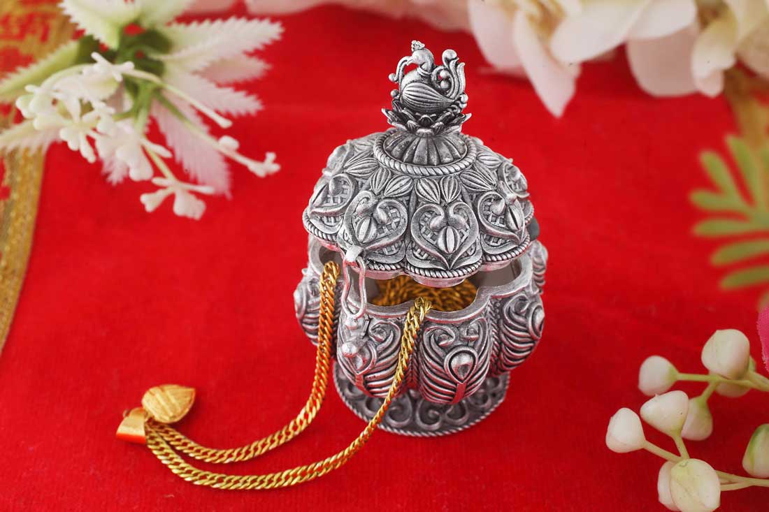 round-chain-jewellery-box