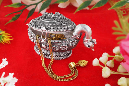 silver-box-with-chain-lifestyle-image
