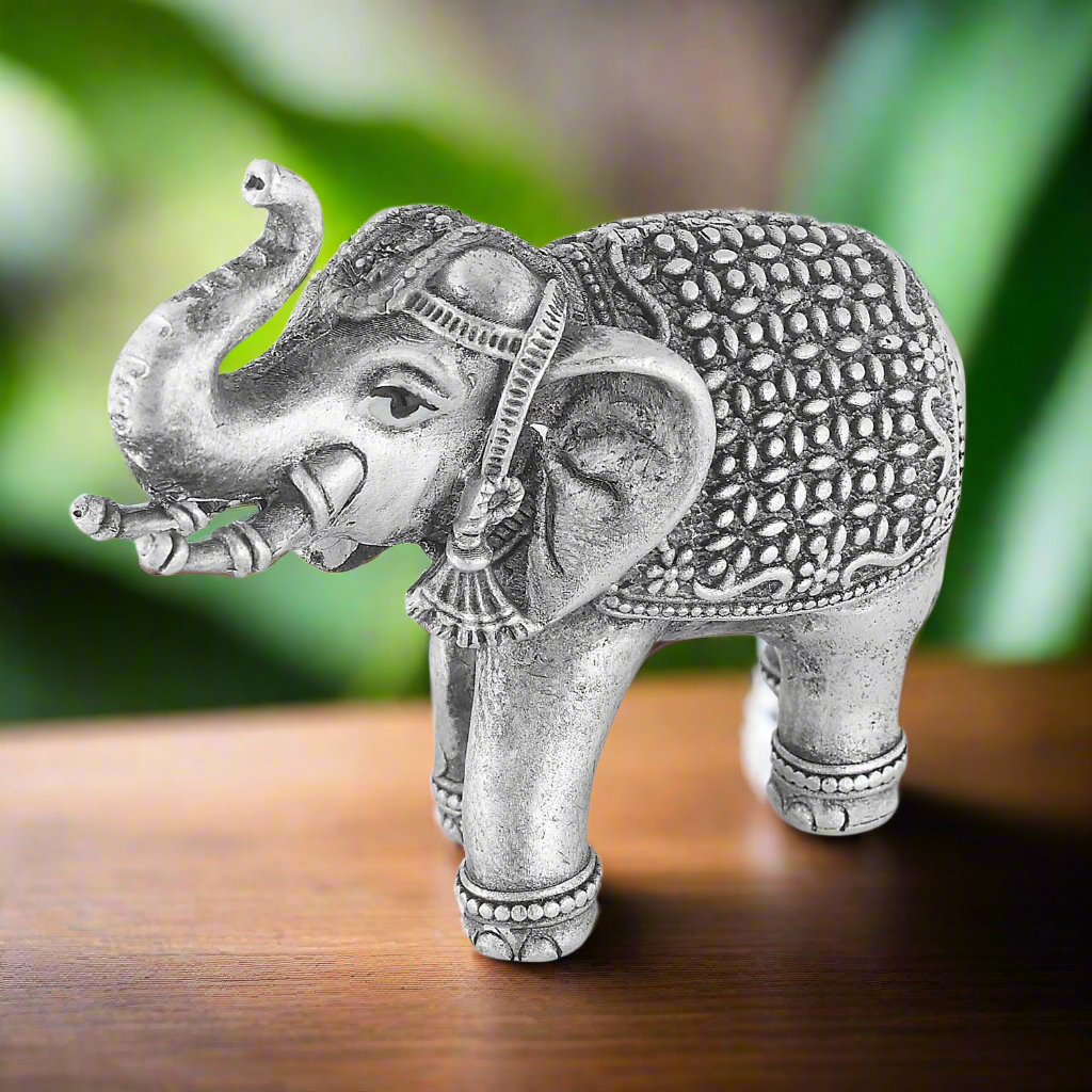 silver_elephant30_color_background