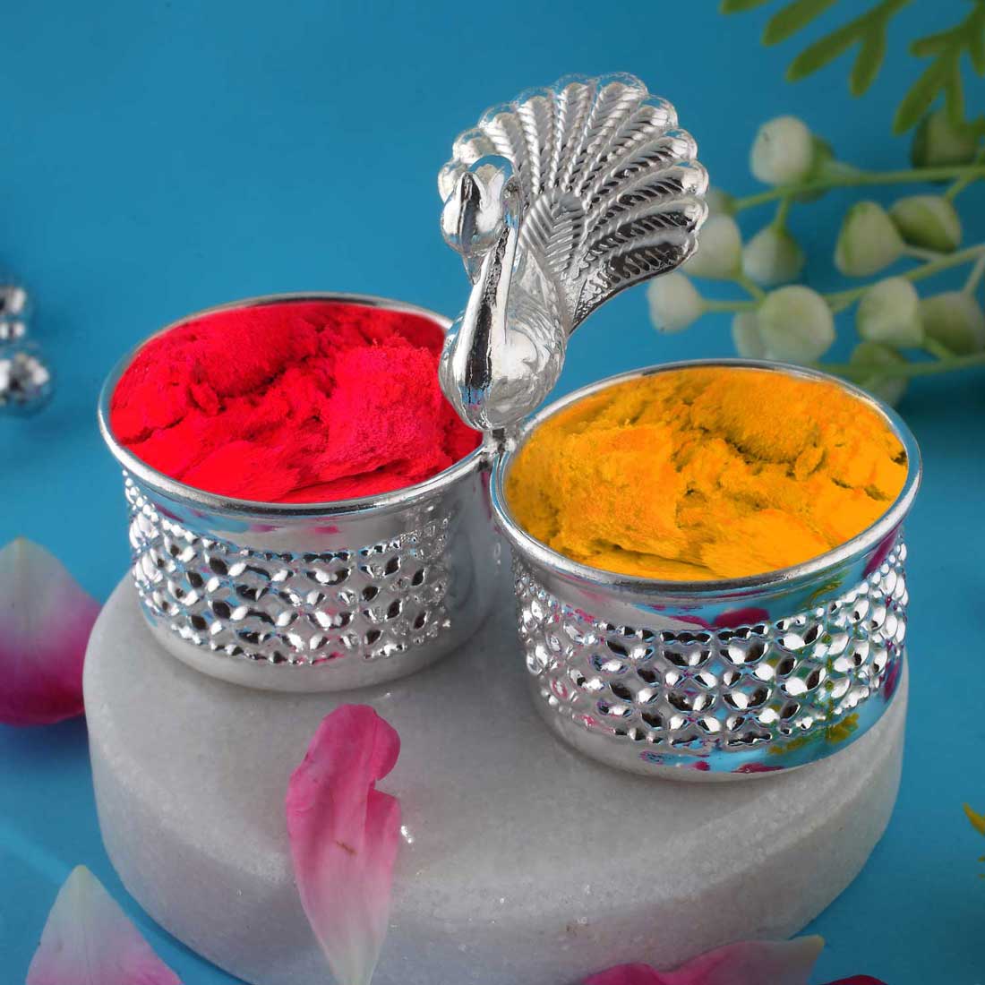 silver_kumkum_peacock_color_closeup
